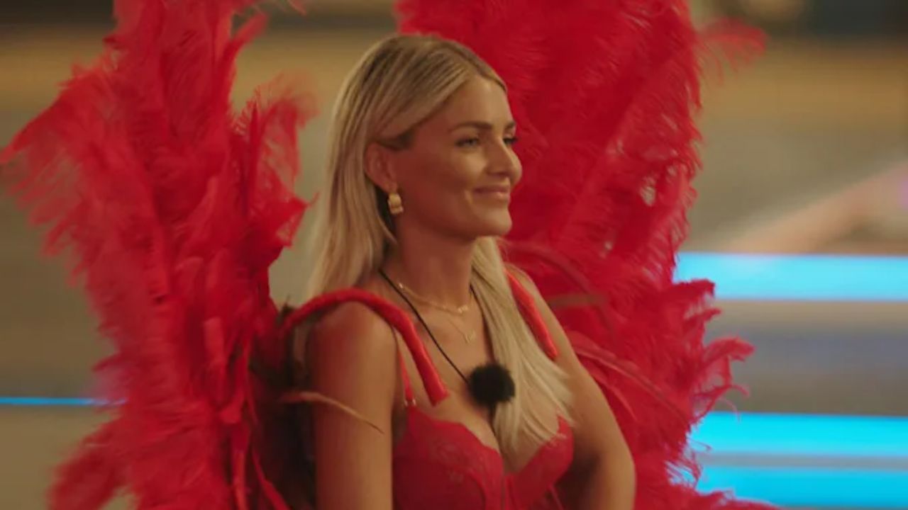 Claudia Fogarty was dumped by her boyfriend Casey O'Gorman on Love Island UK.
