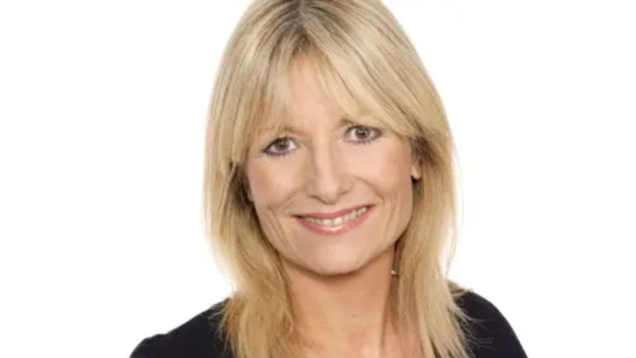 Gaby Roslin looks fine without Botox and any other plastic surgery. 