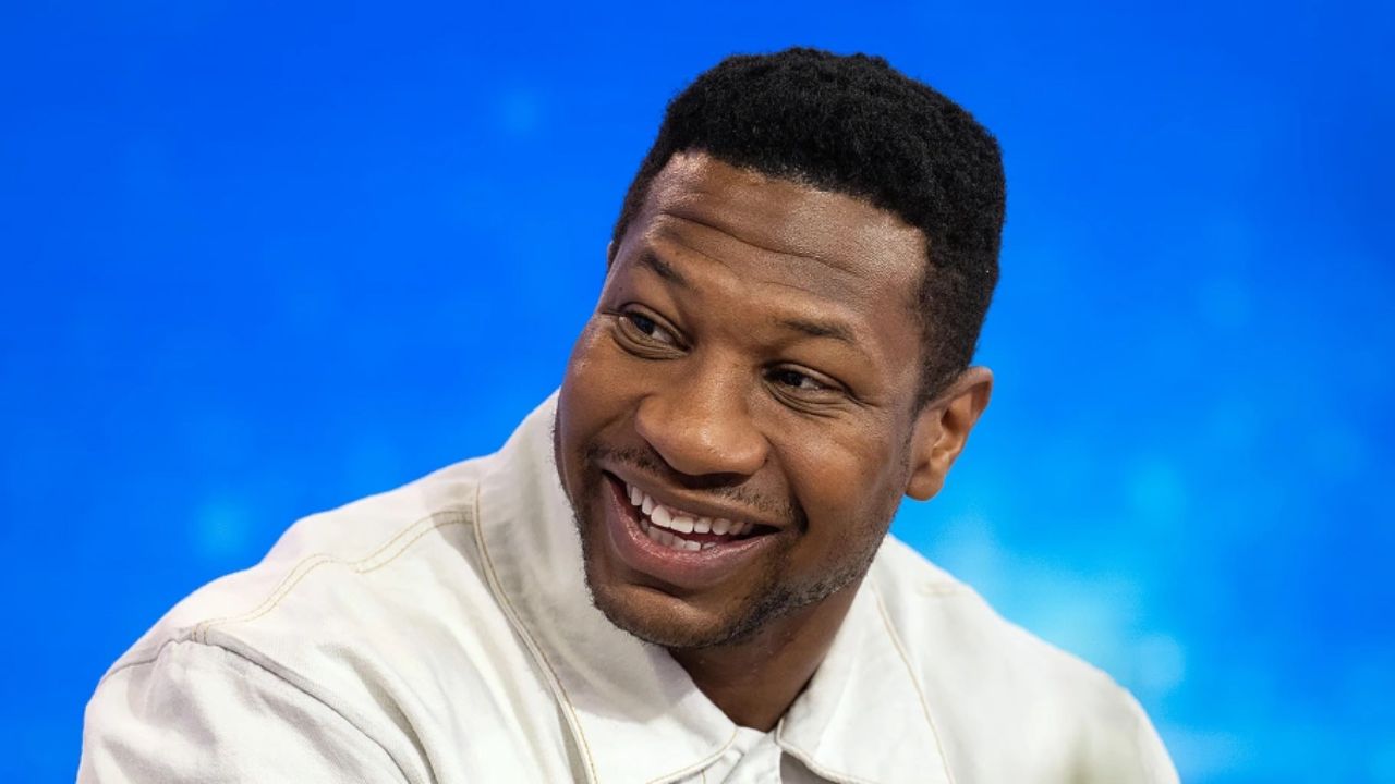 Jonathan Majors has a daughter named Ella with an unidentified woman of a different race. 