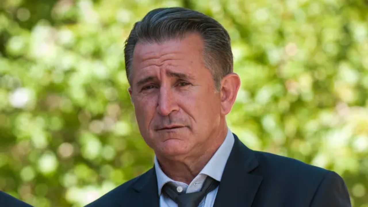 Anthony LaPaglia has been bulky for quite a while now. 