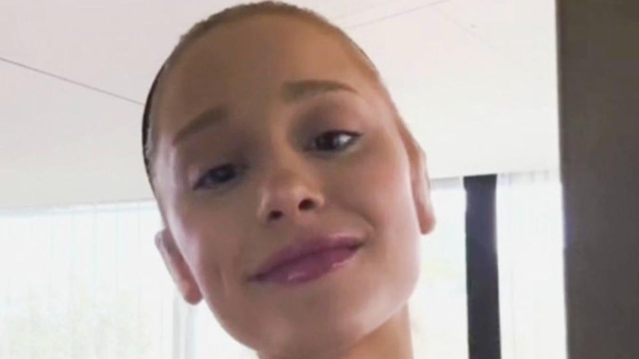 Ariana Grande looks too skinny in recent pictures, which has led to cancer speculations.
