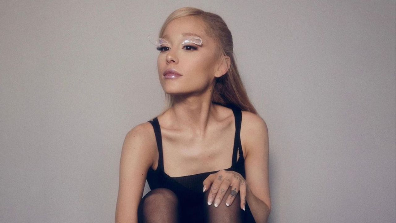 Ariana Grande's latest photos of 2023 sparked weight loss concerns among fans and started intense discussions on Reddit.