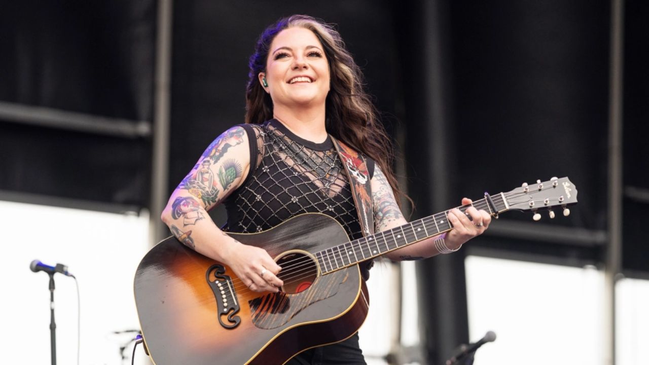 Ashley McBryde looked doll-like smooth while performing which sparked plastic surgery speculations.
