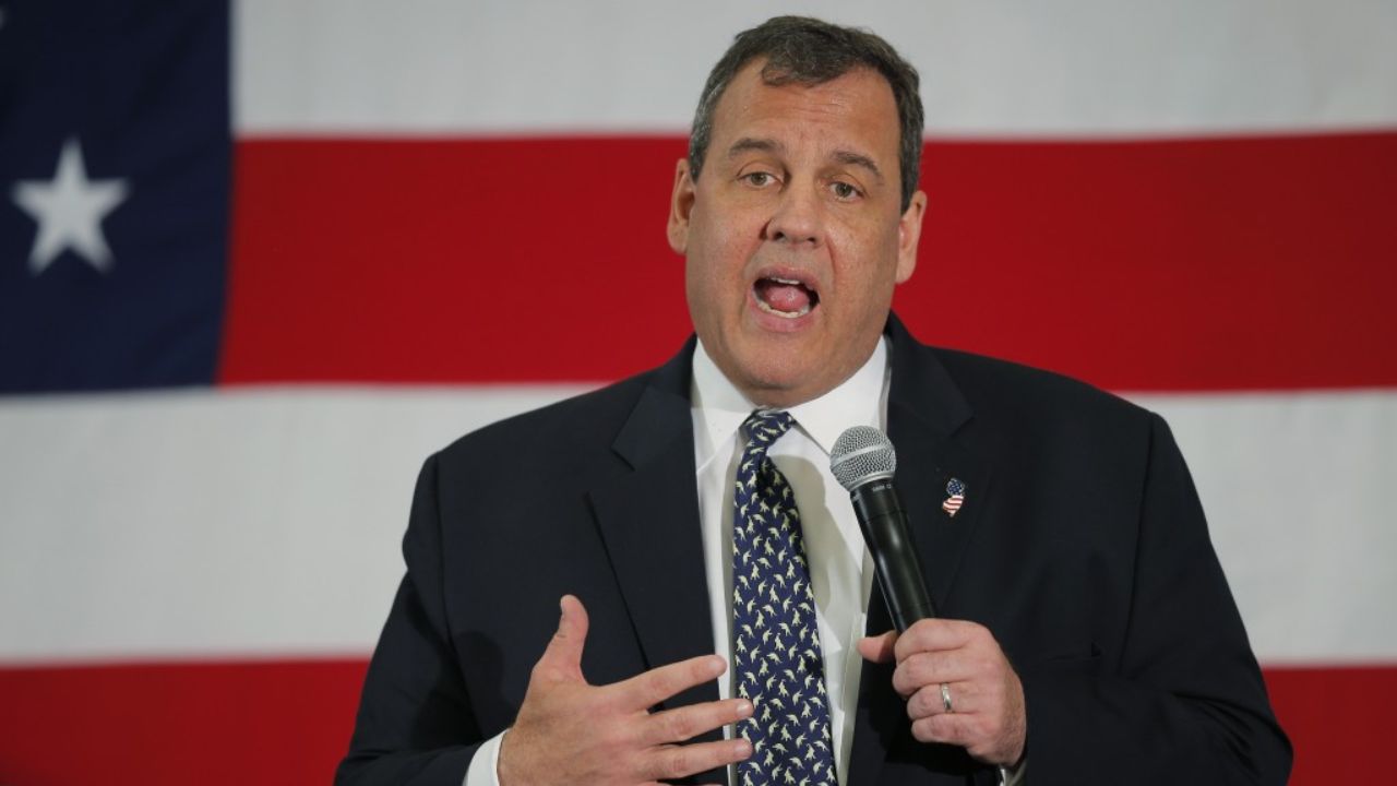 Chris Christie reportedly dropped 86 pounds after weight loss surgery.
