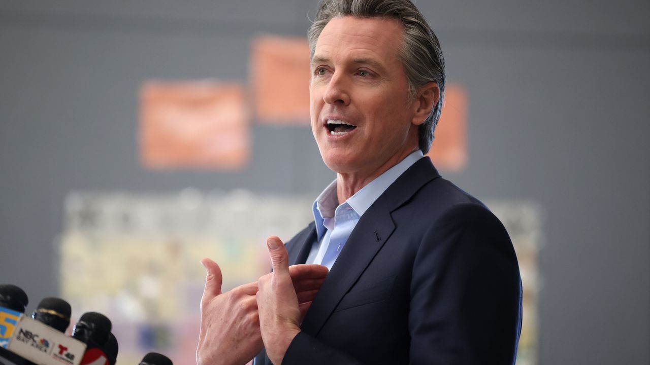 Gavin Newsom looks very refined and smooth in pictures.
