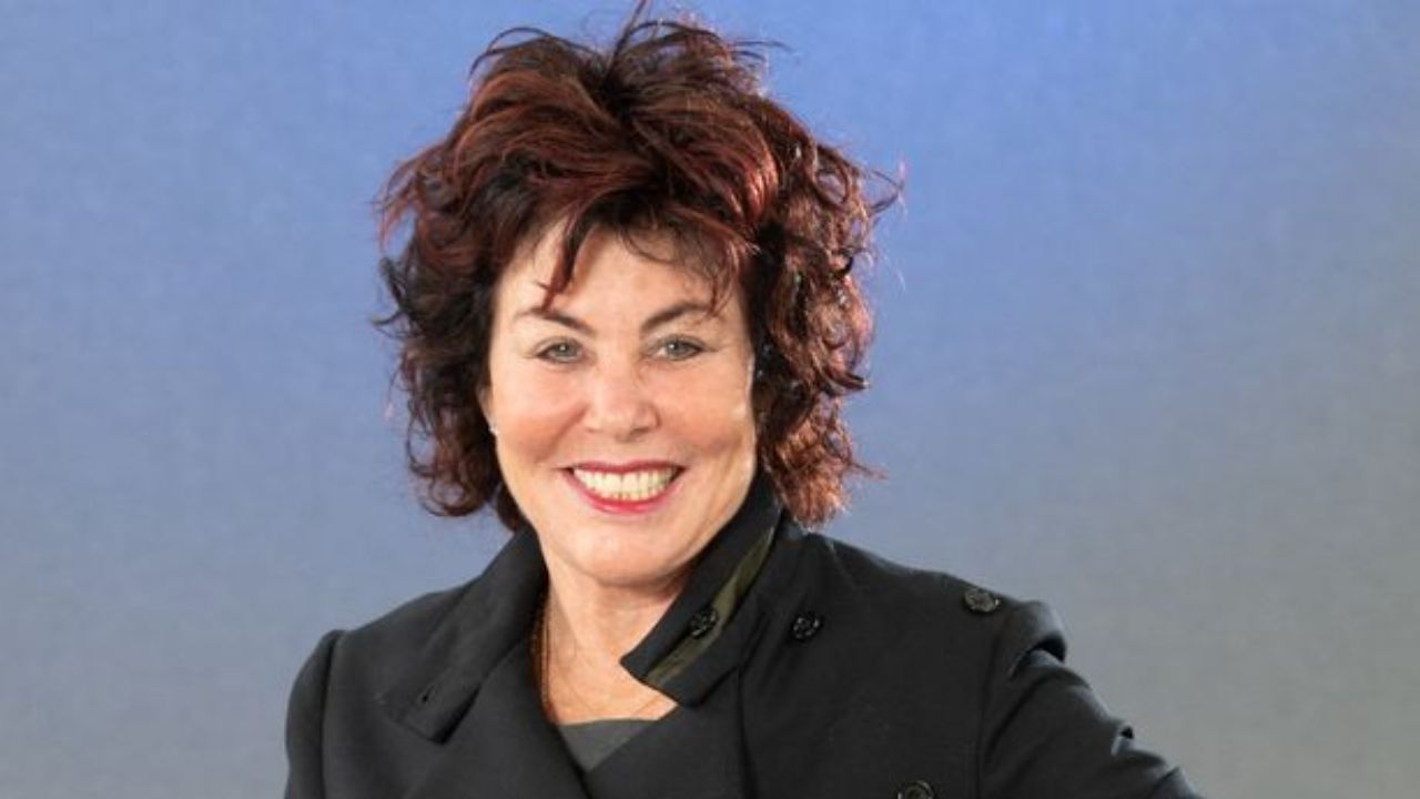 Ruby Wax admitted to having tiny bits of cosmetic surgery. 
