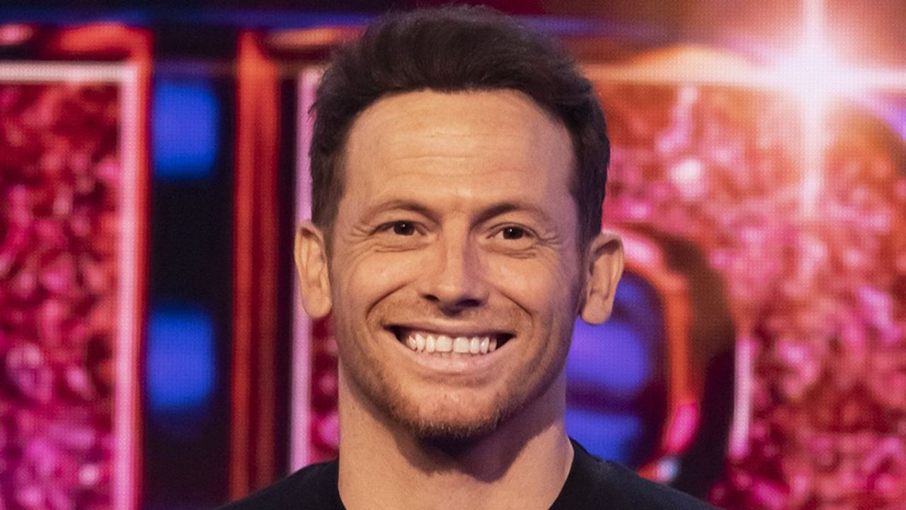 Joe Swash revealed that he got plastic surgery (hair transplant) to fill his hairline in 2016.
