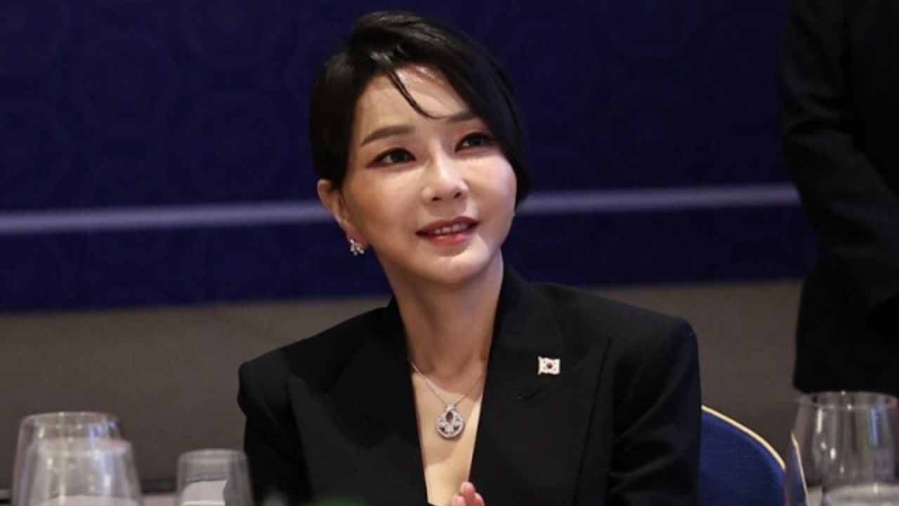 Kim Keon-hee looking decades younger than her actual age has started plastic surgery speculations.
