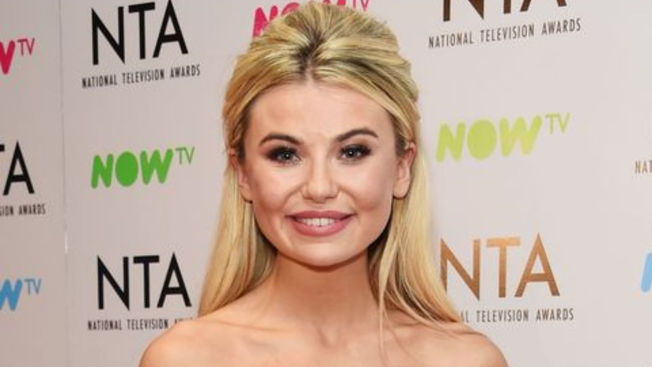 Toff was accused by fans of getting plastic surgery (Botox and fillers) in 2019.
