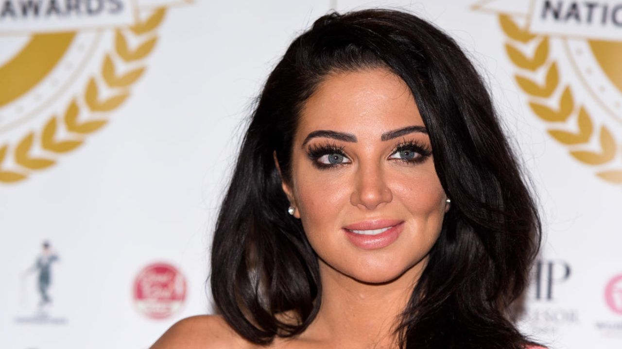 Tulisa from N-Dubz looks unrecognizable because of the plastic surgery she has had. 
