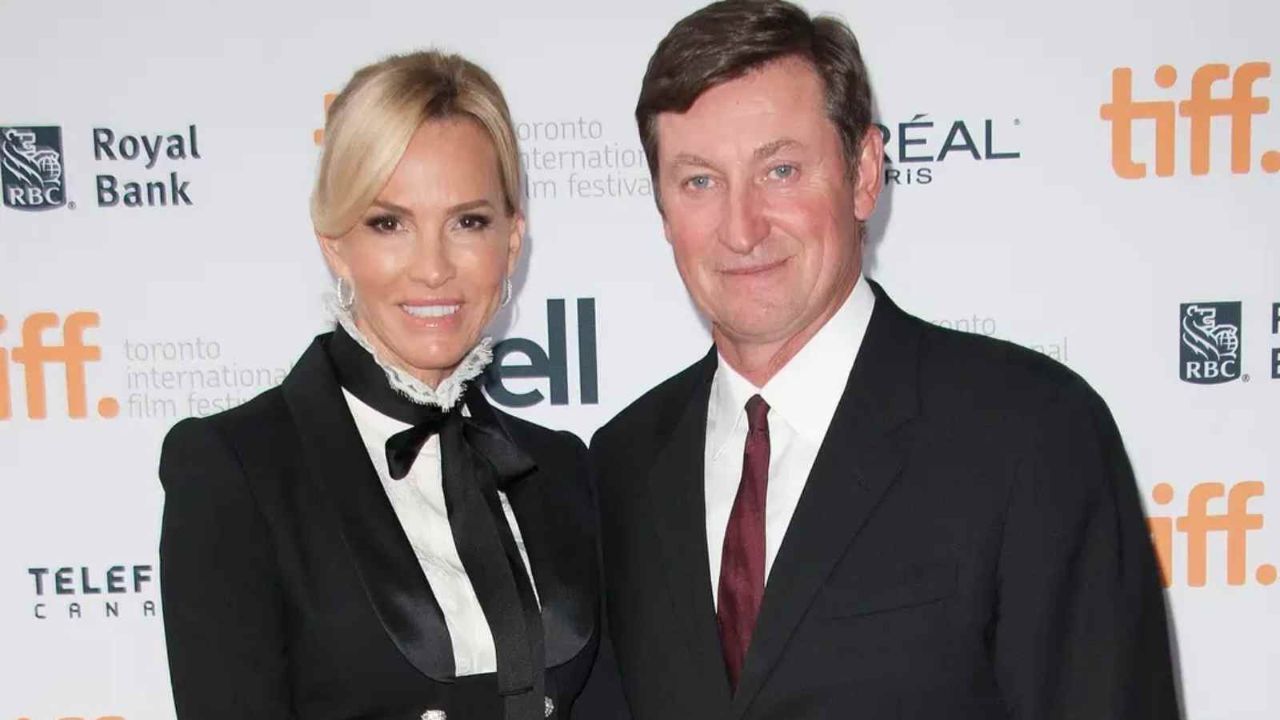 Wayne Gretzky and his wife, Janet Jones. houseandwhips.com