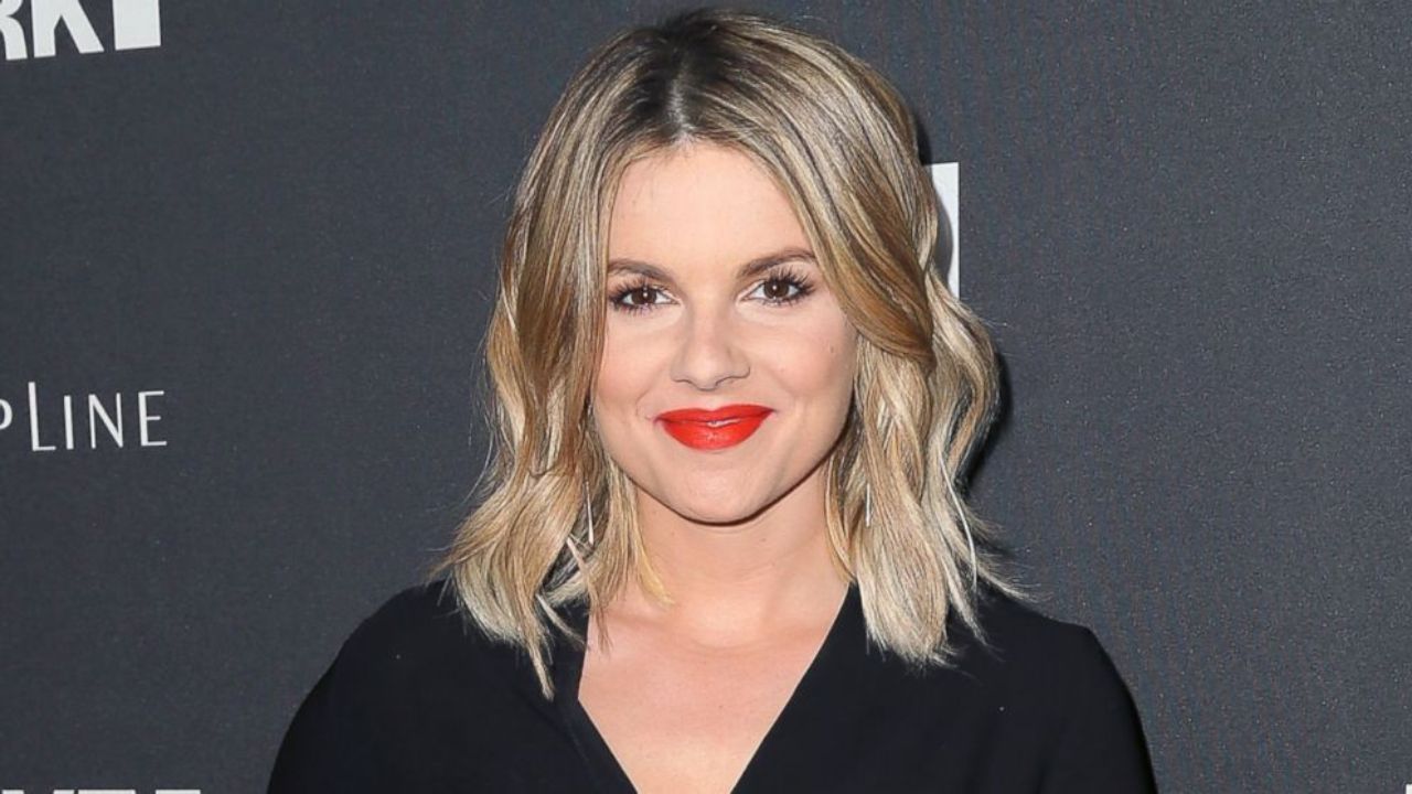 Ali Fedotowsky mentioned that she has had Botox in passing. houseandwhips.com