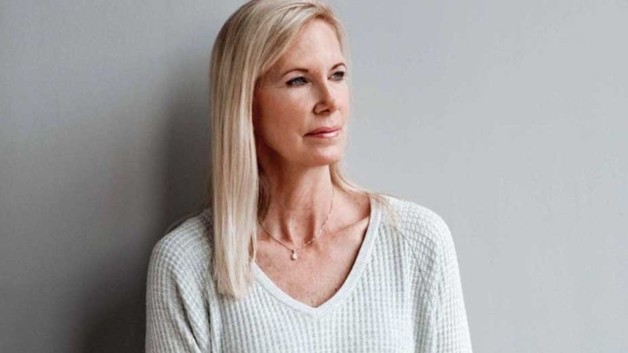 Beth Holloway does not have a husband, as of 2023. houseandwhips.com