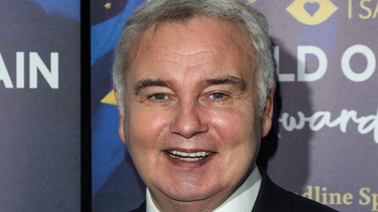 Eamonn Holmes denied having Botox, saying that he just had a fat round face. houseandwhips.com 