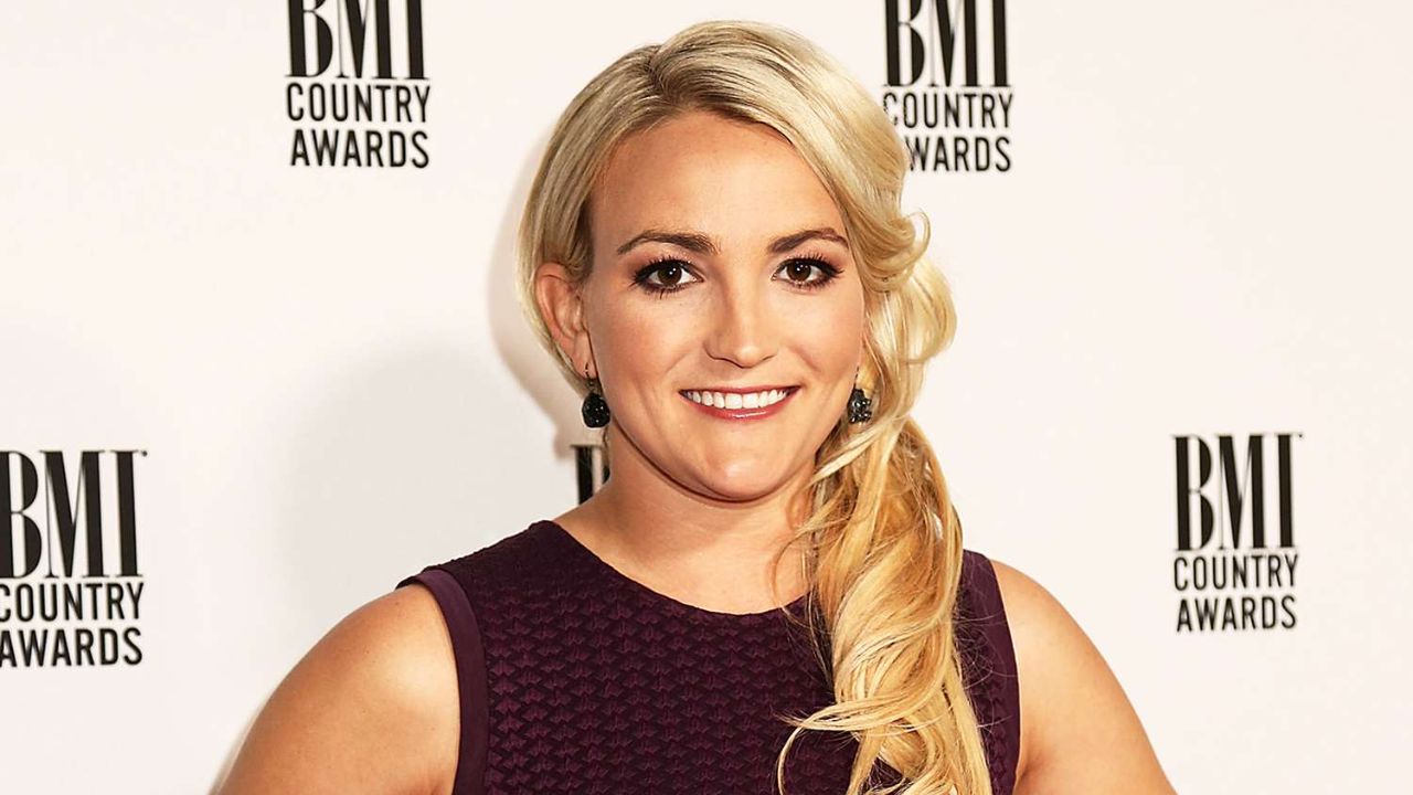 Jamie Lynn Spears' face looks completely different from when she was young. houseandwhips.com