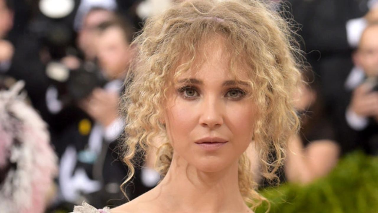 Some of Juno Temple's fans believe she looks different because of weight loss and not plastic surgery. houseandwhips.com