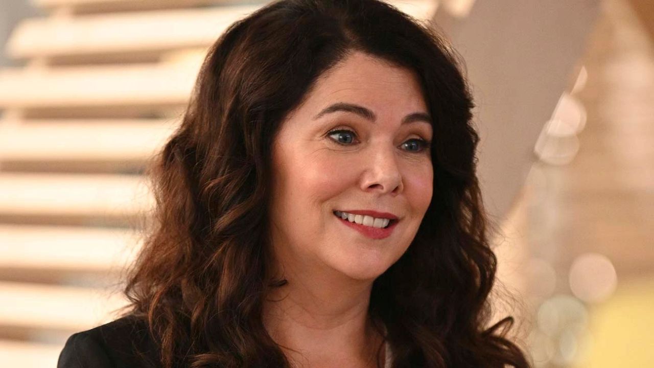 Lauren Graham's age-defying looks have sparked plastic surgery speculations. houseandwhips.com 