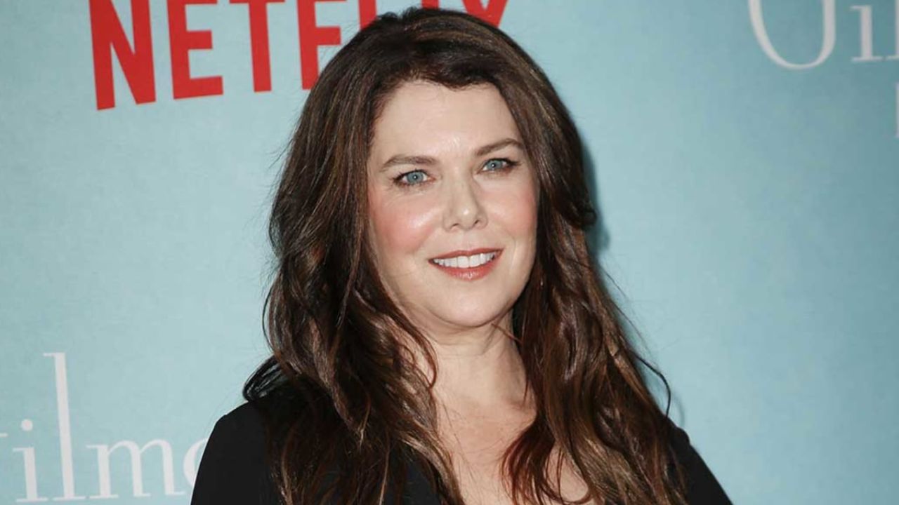 Lauren Graham wrote that she wanted to age gracefully without getting any cosmetic procedures in her book. houseandwhips.com 