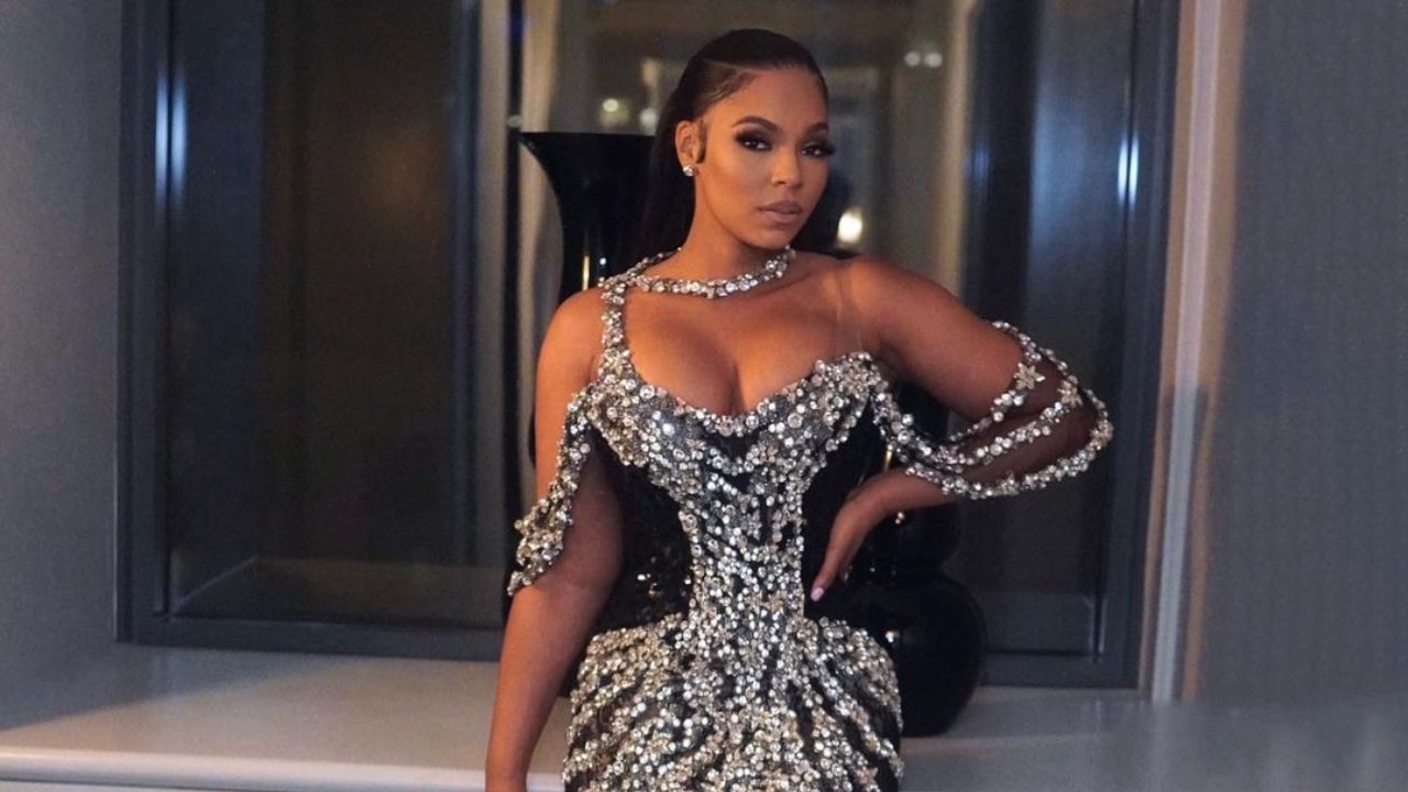 Ashanti currently looks completely different than her old pictures. houseandwhips.com
