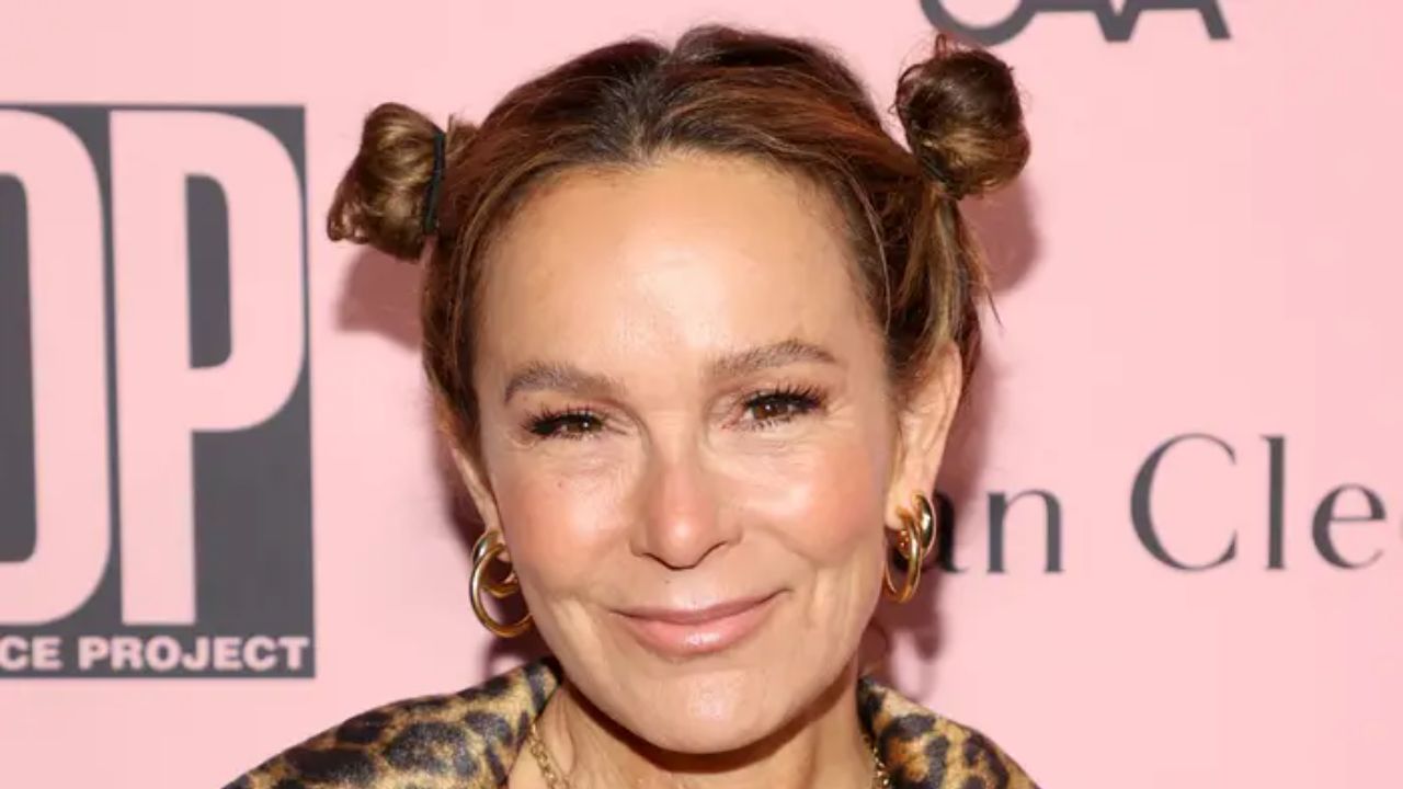Jennifer Grey looked completely unrecognizable after getting a second nose job. houseandwhips.com
