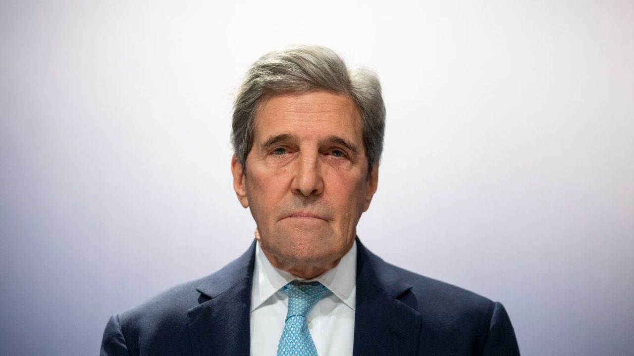 John Kerry is suspected of having plastic surgery to reduce signs of aging from his face. houseandwhips.com