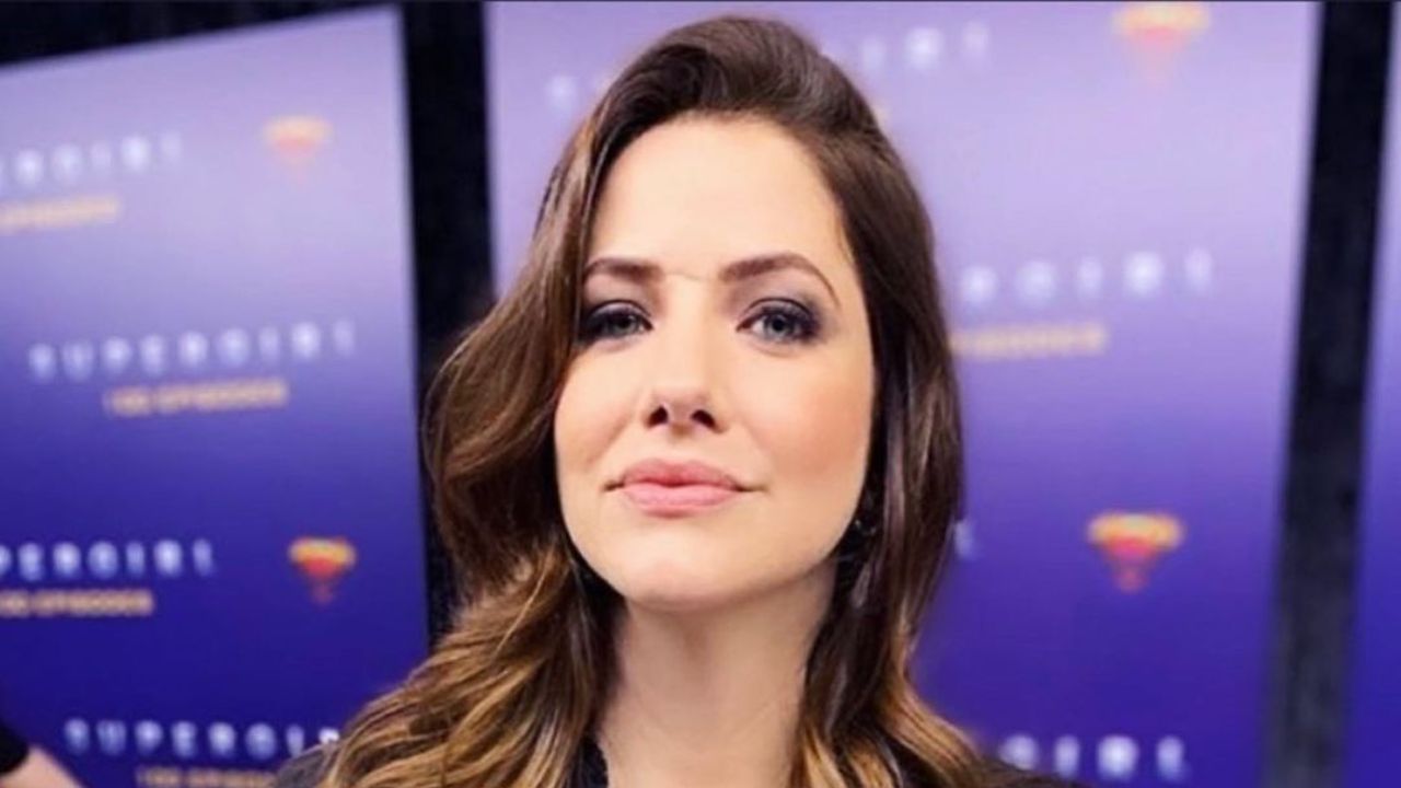 Julie Gonzalo avoids talking about her scar. houseandwhips.com