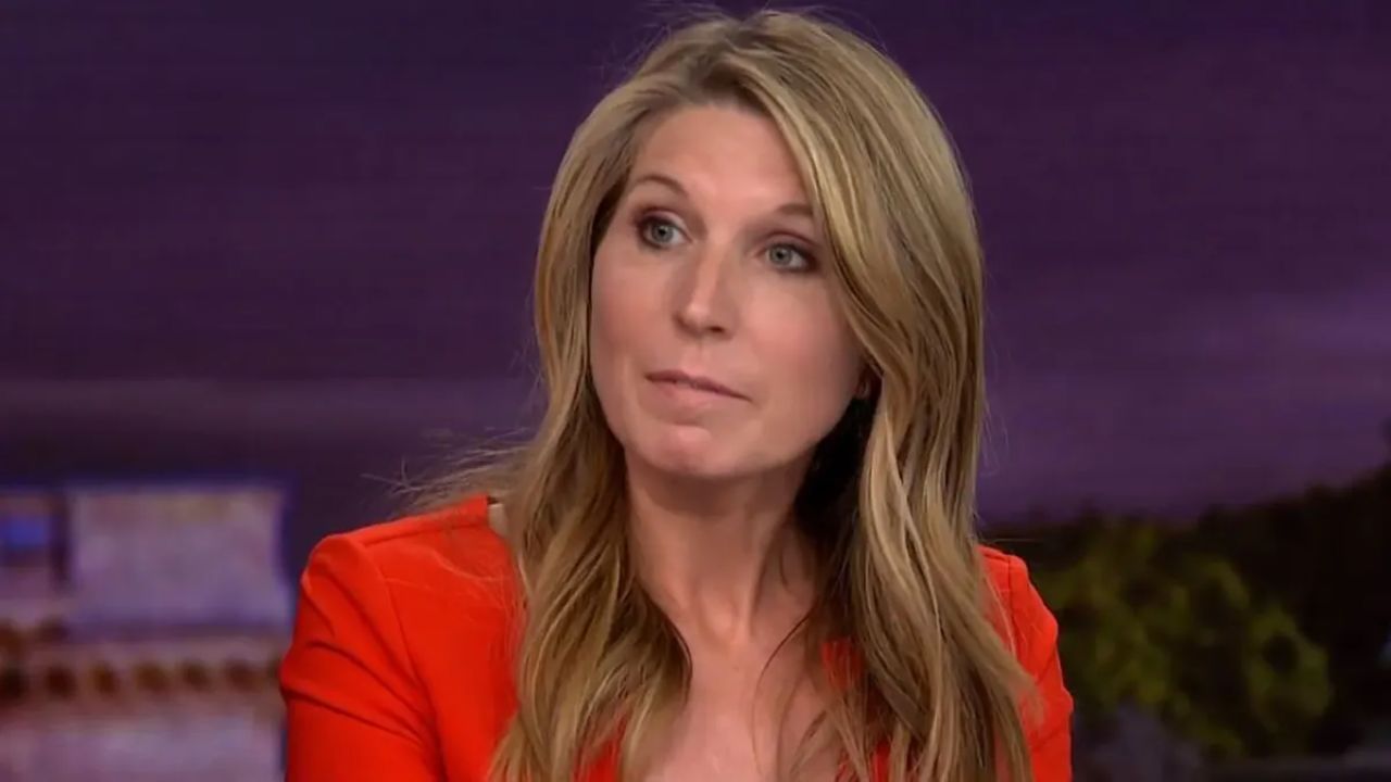 Nicole Wallace does not appear to be sick. houseandwhips.com