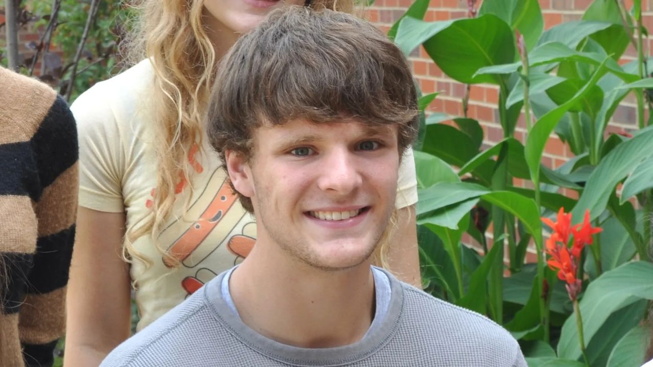 Otto Warmbier's bottom teeth were verified to have been moved backward towards the tongue. houseandwhips.com