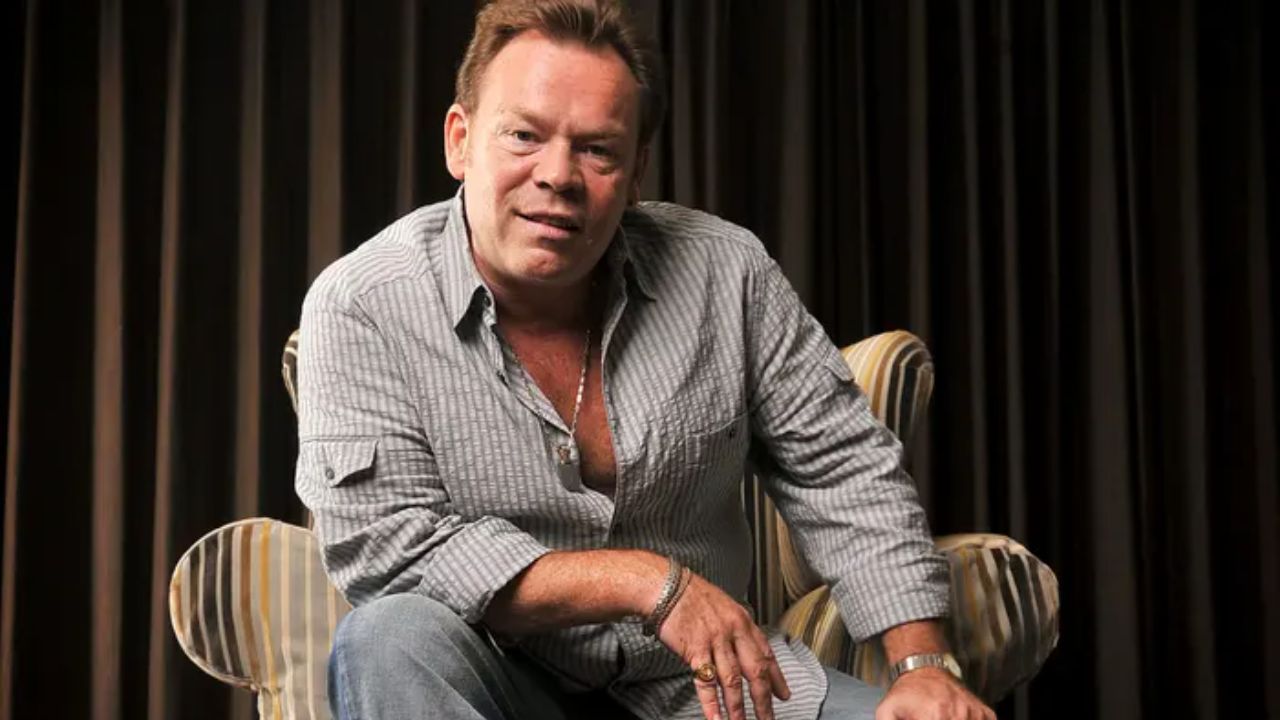 Ali Campbell does not seem to have had weight loss recently. houseandwhips.com