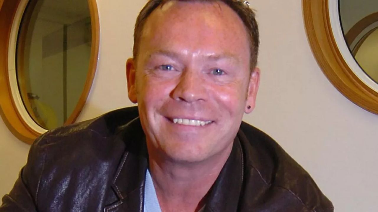Ali Campbell quit drinking with the help of therapy to lose weight.
houseandwhips.com