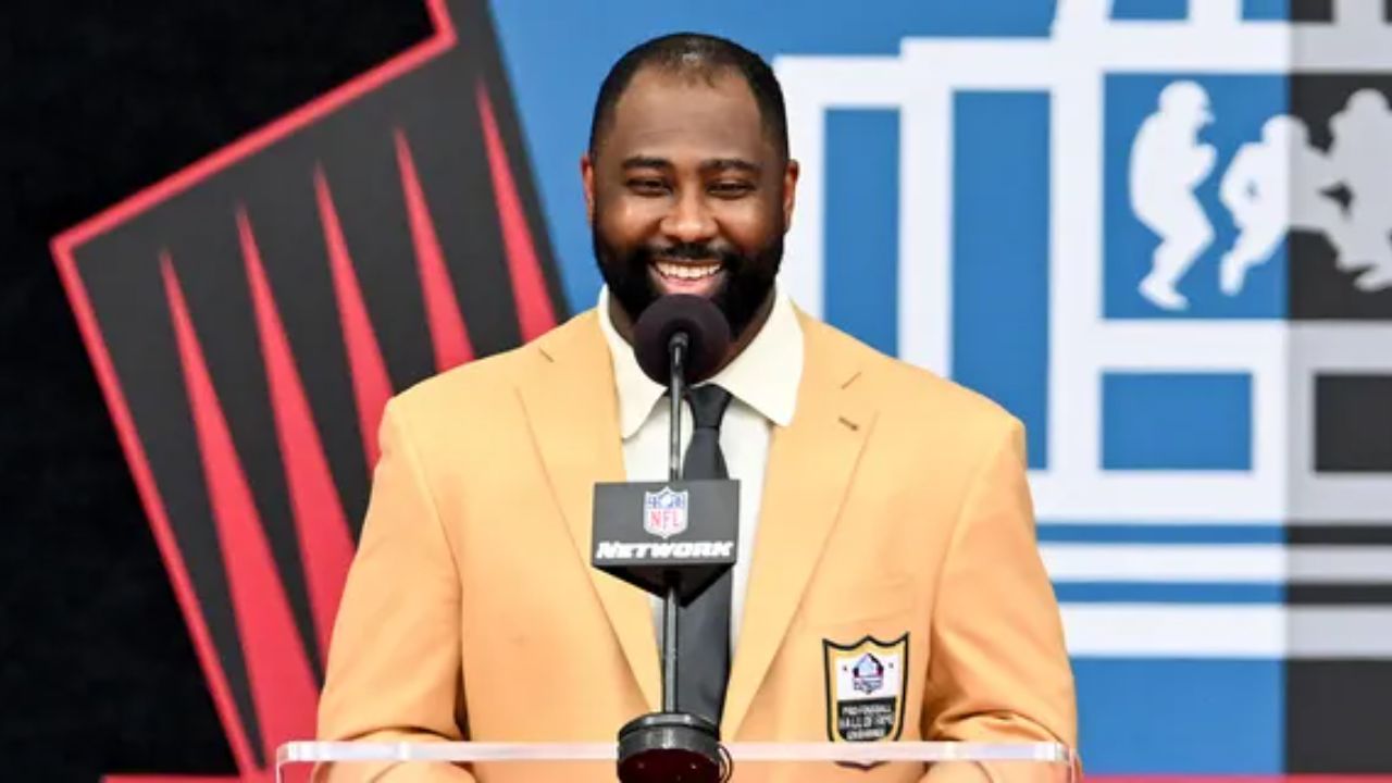 Darrelle Revis was recently inducted into the Hall of Fame. houseandwhips.com