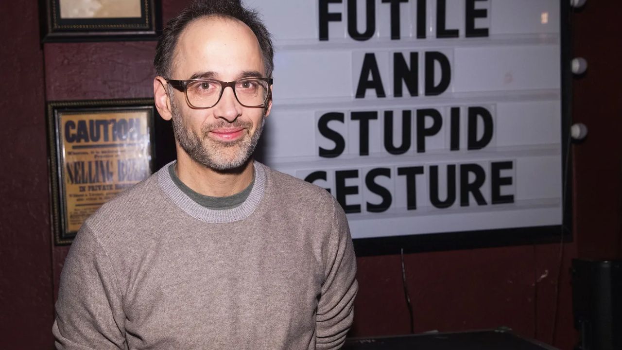 David Wain said that he got a nose job to fix his deviated septum.
houseandwhips.com