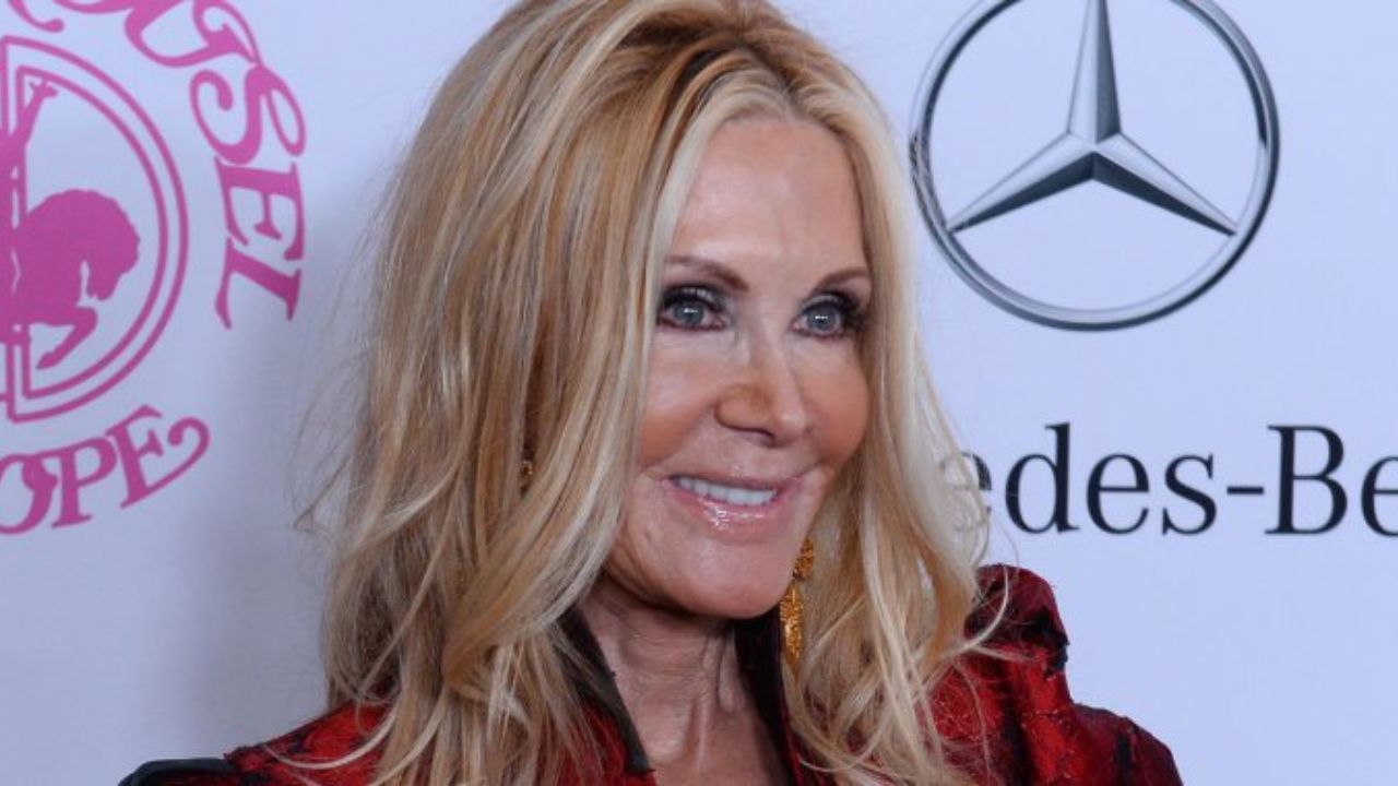 Joan Van Ark's insecurities led her to get tons of cosmetic surgery. houseandwhips.com