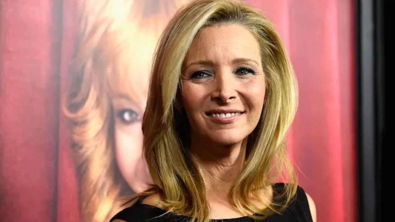 Lisa Kudrow got a nose job to increase her physical confidence and start a fresh chapter. houseandwhips.com