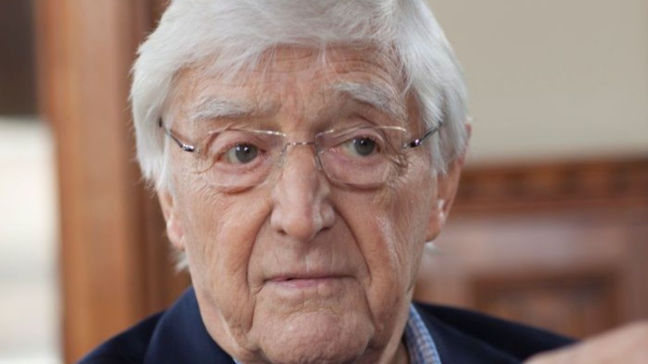 Michael Parkinson's illness was the reason behind his weight loss. houseandwhips.com