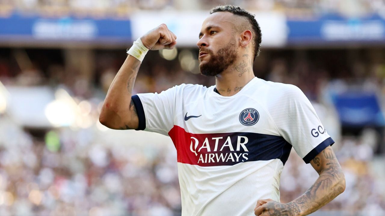 Neymar said that the criticism about his weight gain was disrespectful. houseandwhips.com