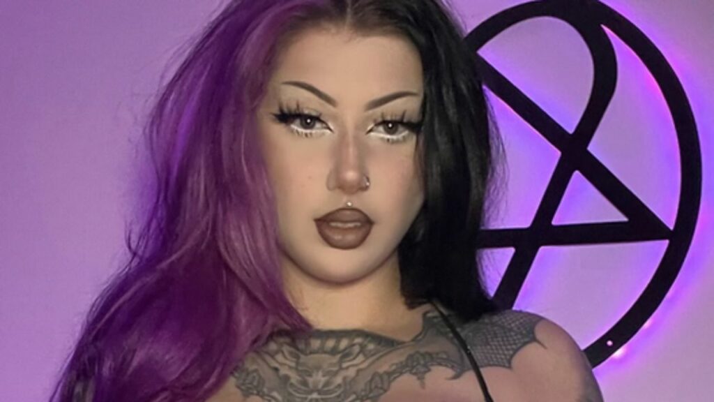 Ravengriim Before BBL Her Butt Didn't Look as Unnatural As Now!(00)