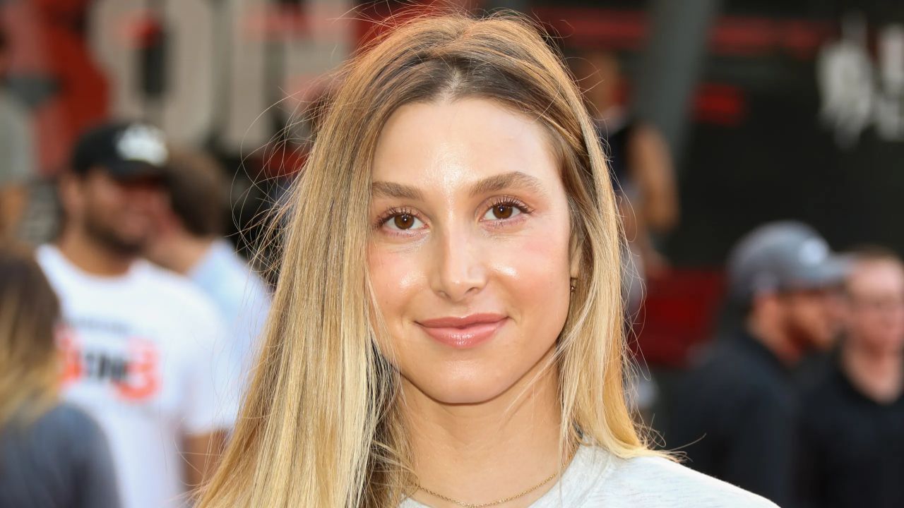 Whitney Port said that she is going to eat thoughtfully from now on.
houseandwhips.com