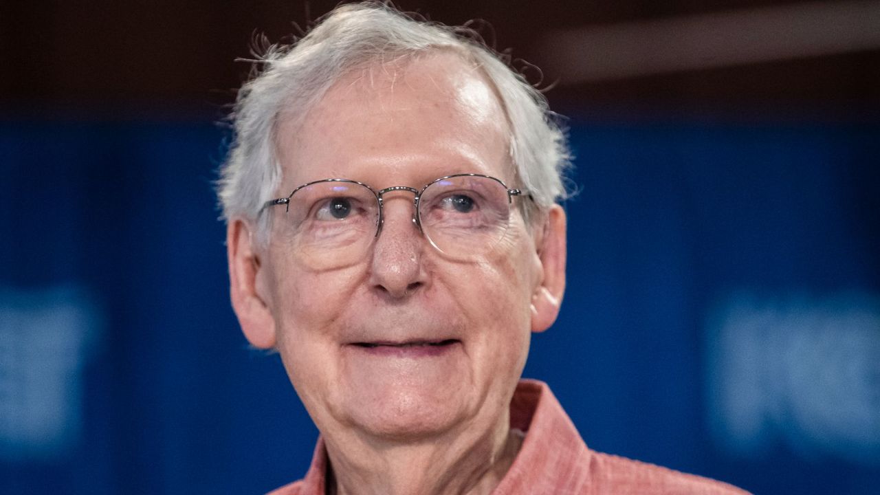 Mitch McConnell has undergone a minor weight loss. houseandwhips.com
