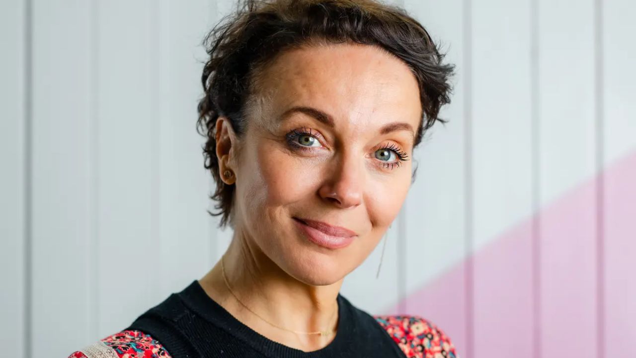 Amanda Abbington has not said anything about having weight loss. houseandwhips.com