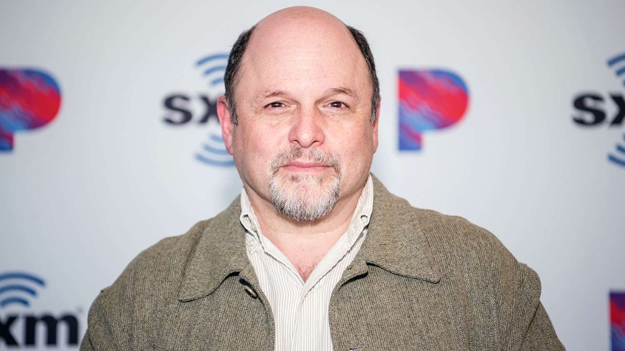 Jason Alexander has not had hair transplant surgery. houseandwhips.com