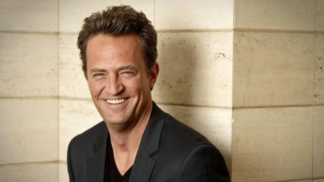 Matthew Perry does not appear to have had plastic surgery. houseandwhips.com