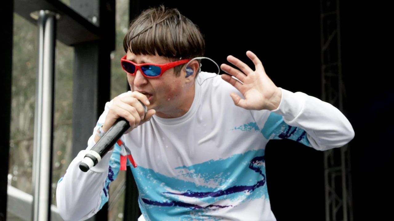 Oliver Tree's weight loss video is pure nonsense.  houseandwhips.com