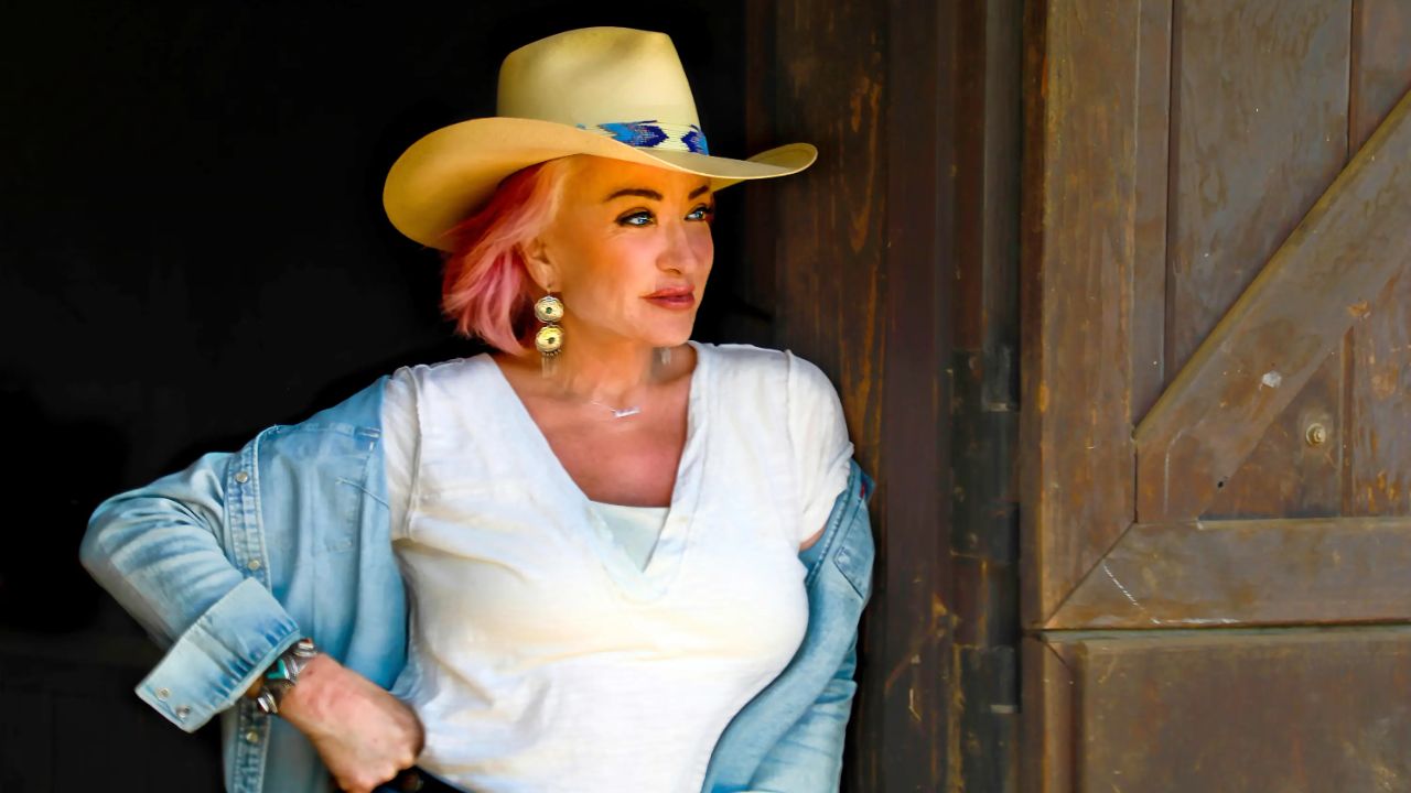 Tanya Tucker had an accident while she was getting chemical peel in 2008. houseandwhips.com