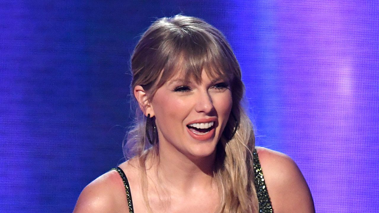 Does Taylor Swift Have Fake Teeth? Or Did She Get Veneers? houseandwhips.com