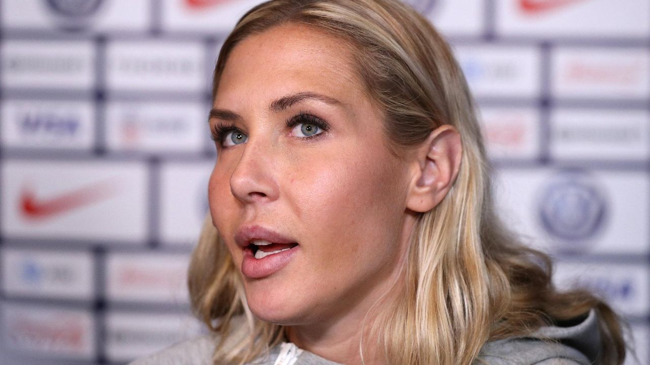 Allie Long allegedly had Botox, lip fillers, and cheek implants.
houseandwhips.com