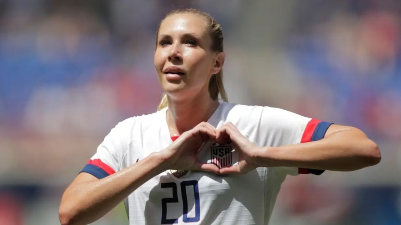 Allie Long allegedly had plastic surgery including Botox, lip fillers, and cheek implants. houseandwhips.com
