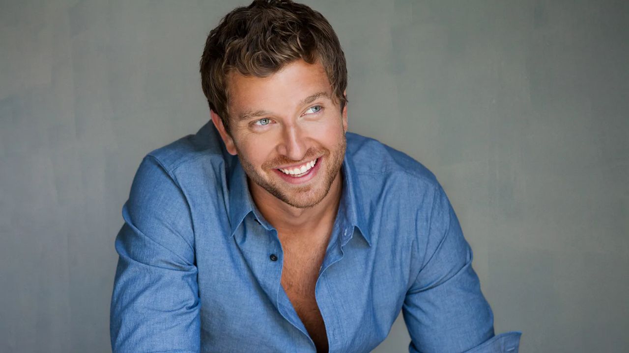 Brett Eldredge seems to have had a slight weight loss.  houseandwhips.com