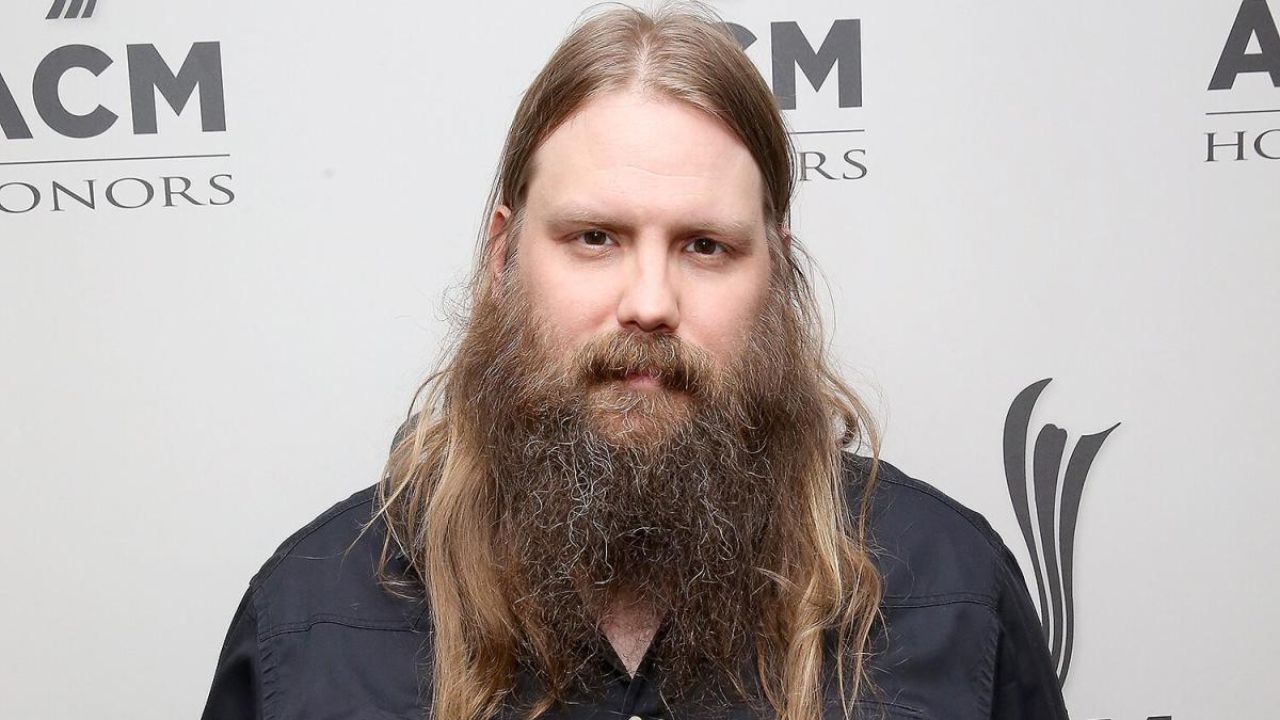 Chris Stapleton's fans think he has had a slight weight loss. houseandwhips.com