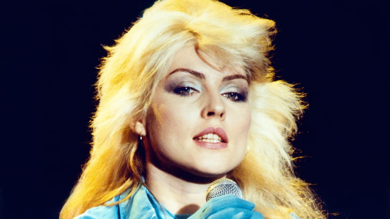 Debbie Harry has gotten plastic surgery to look young. houseandwhips.com